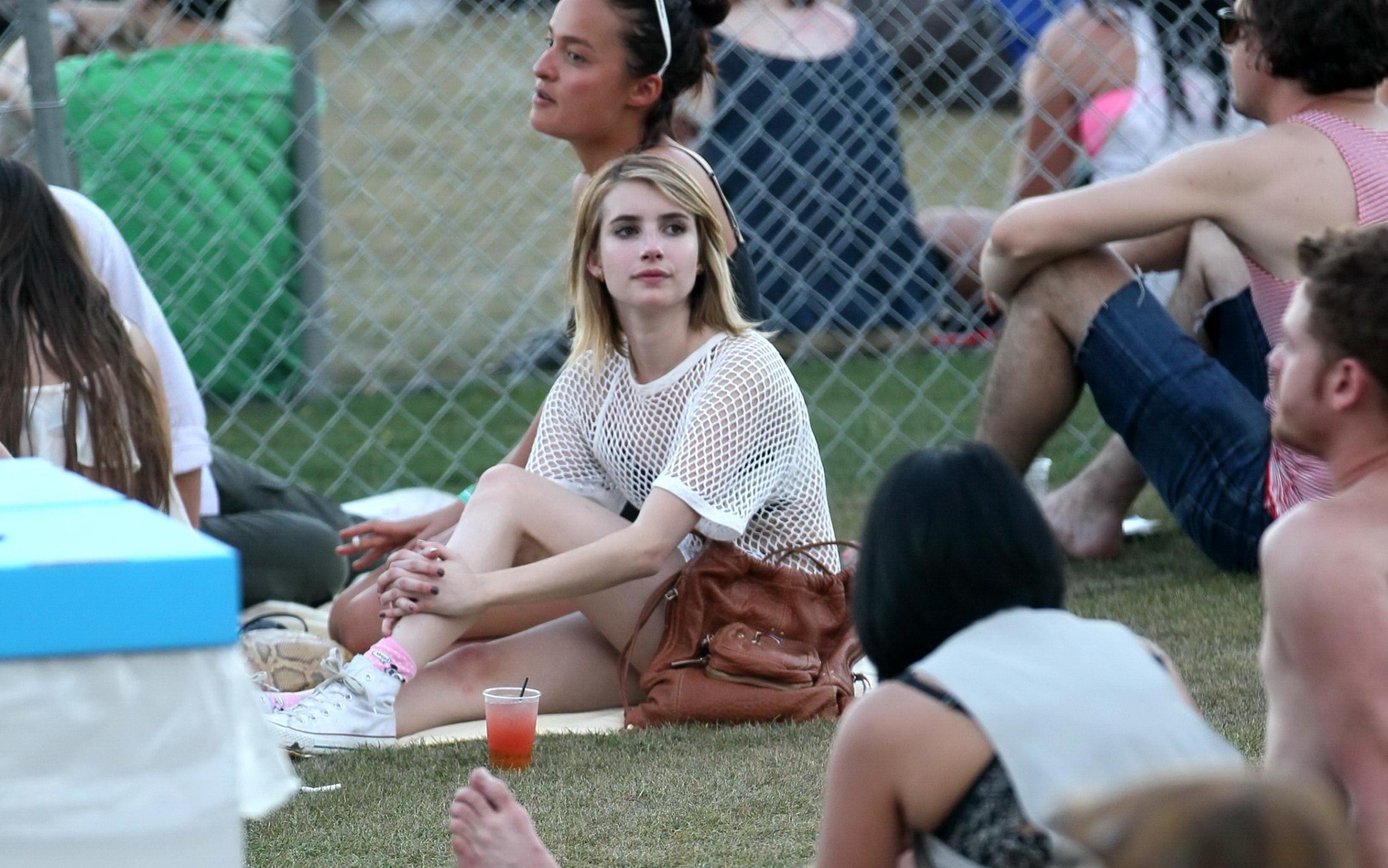 Emma roberts indossa abiti sexy al festival di musica coachella #75265394