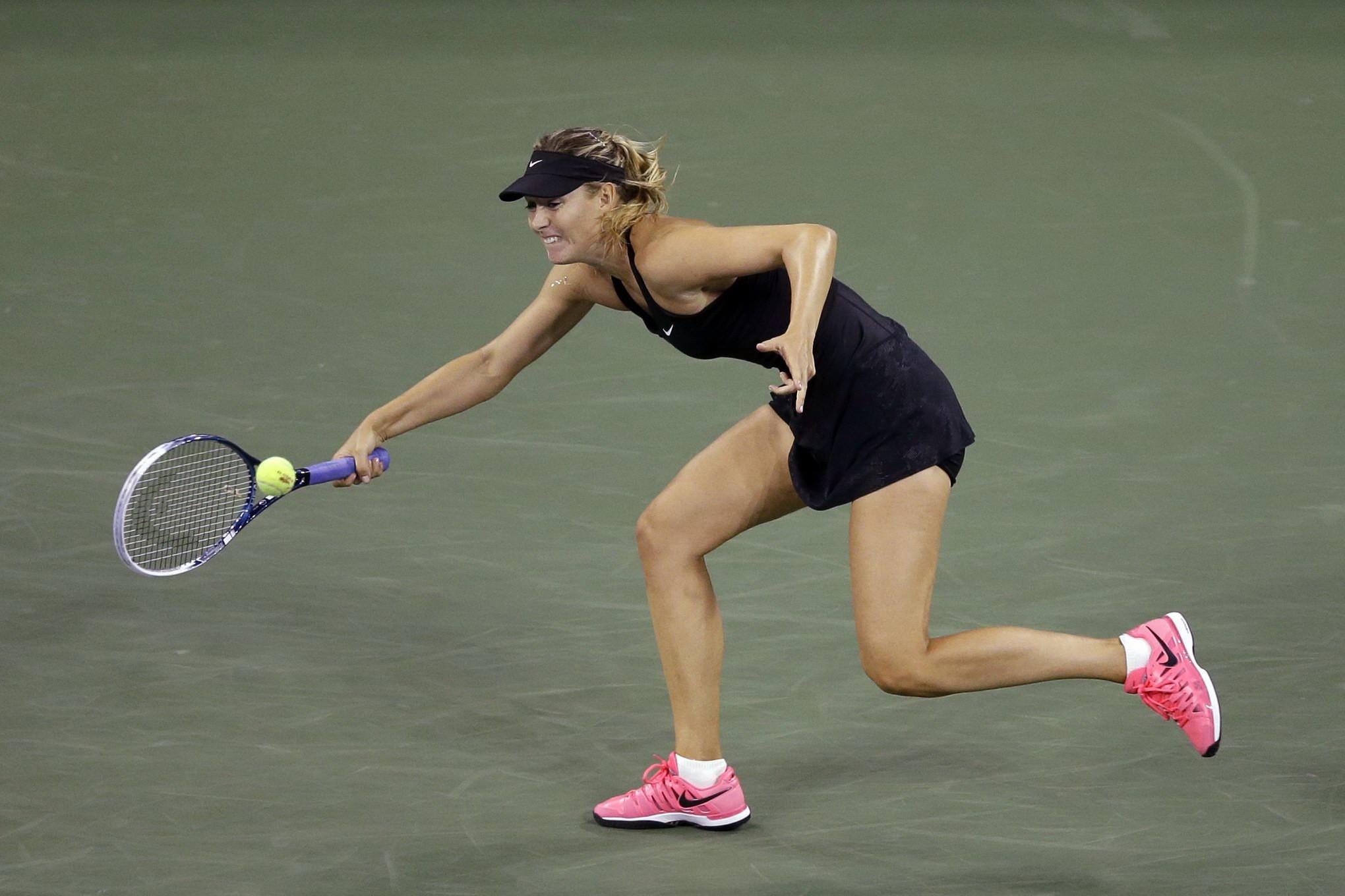 マリア・シャラポワ、ニューヨークで開催された全米オープンでアップスカートを披露
 #75186932
