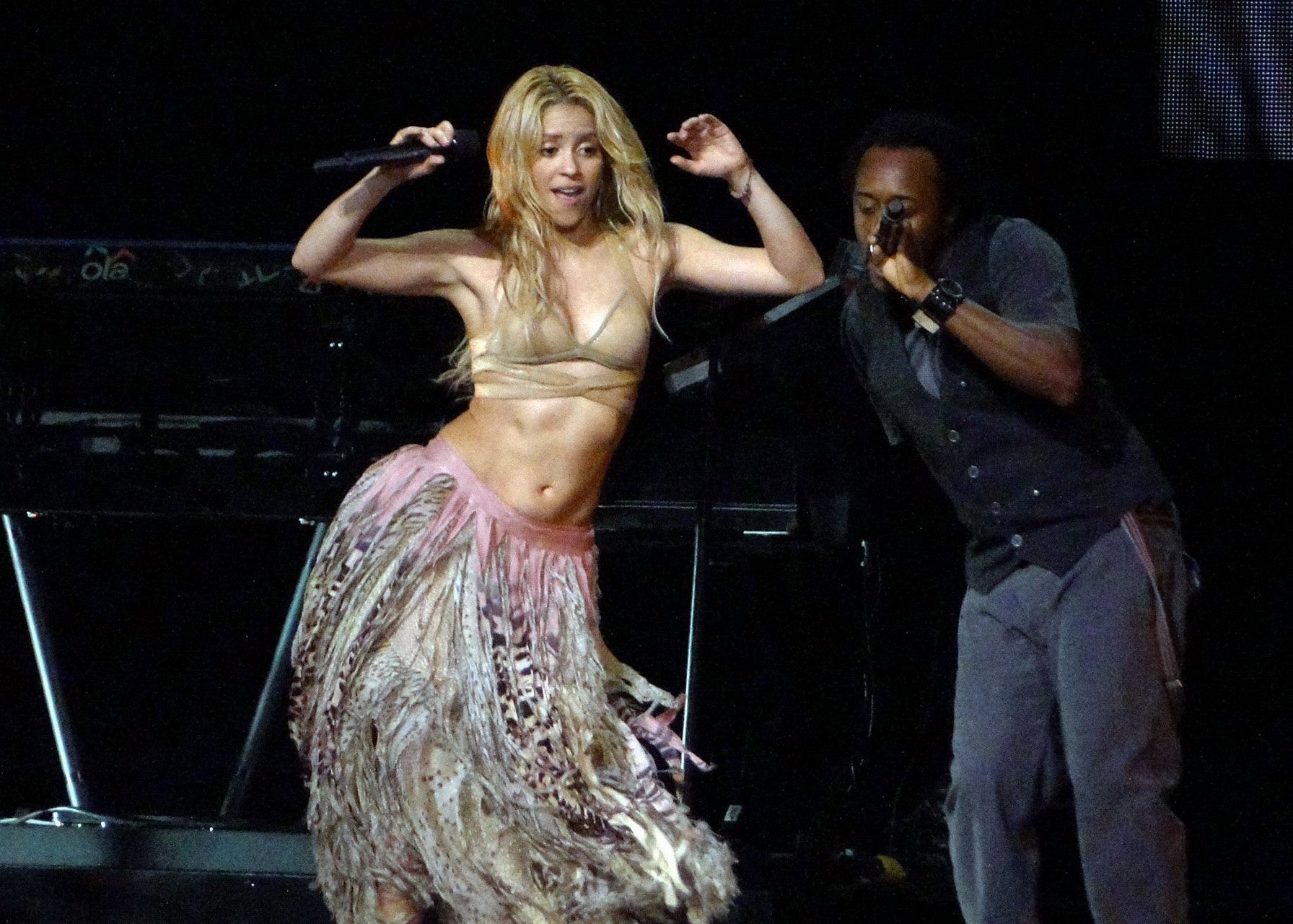 Shakira Ripoll belly dancing on the stage in Miami #75331630