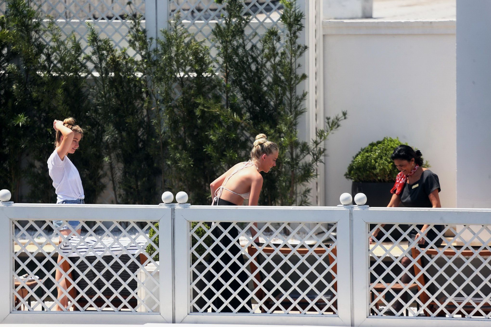 Amber Heard shows off her juicy bikini ass poolside #75152136