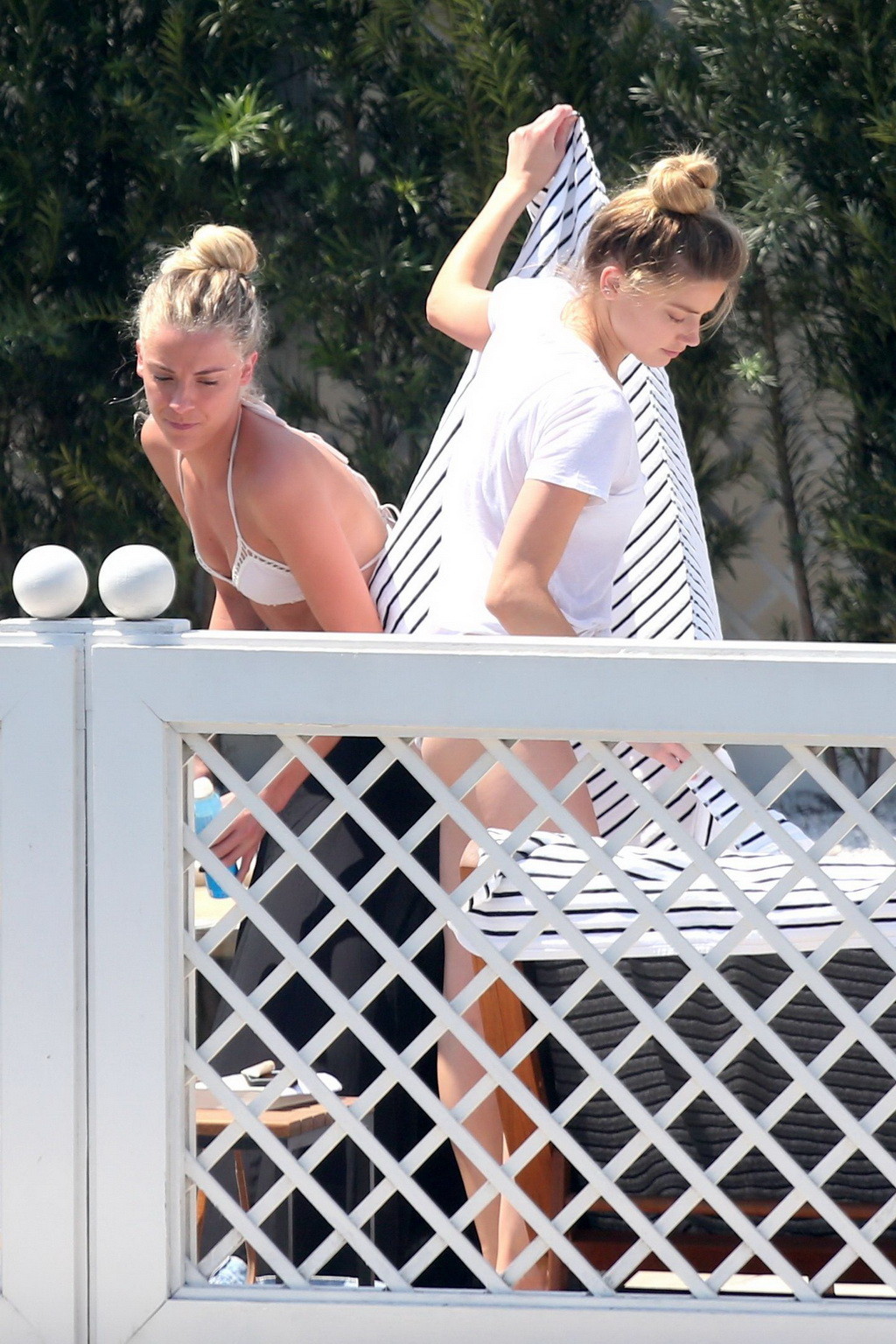 Amber Heard shows off her juicy bikini ass poolside #75152257
