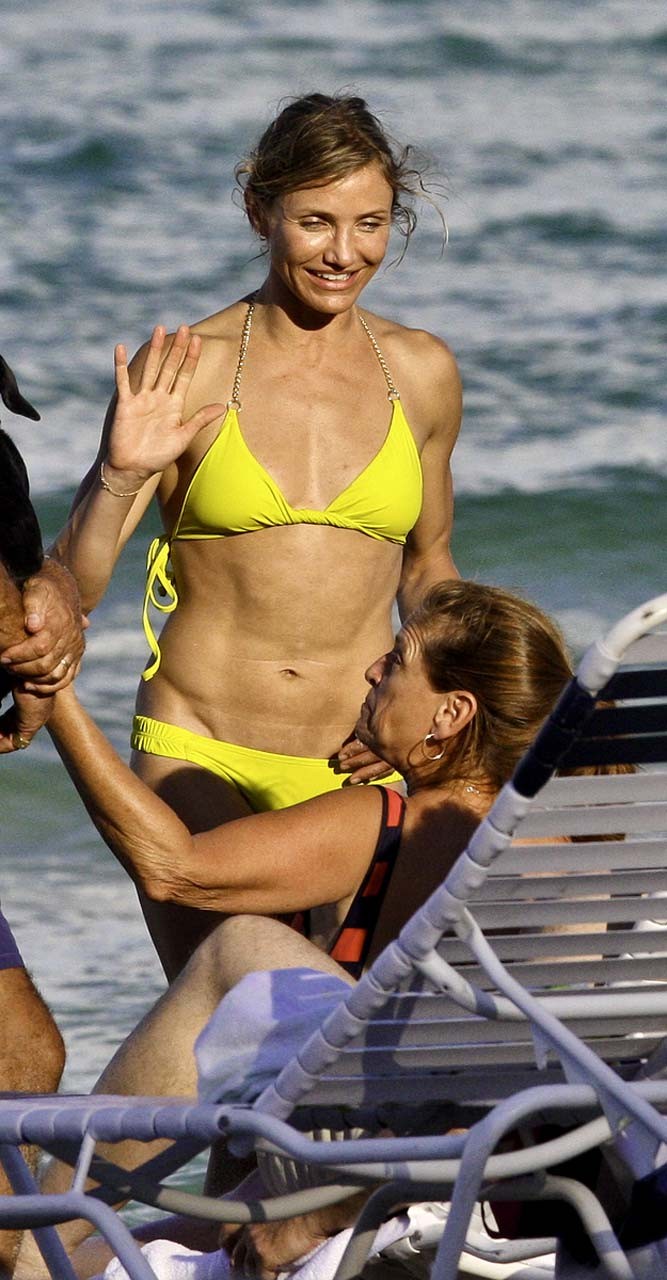 Cameron Diaz exposing her fucking sexy body and hot ass in bikini #75293555