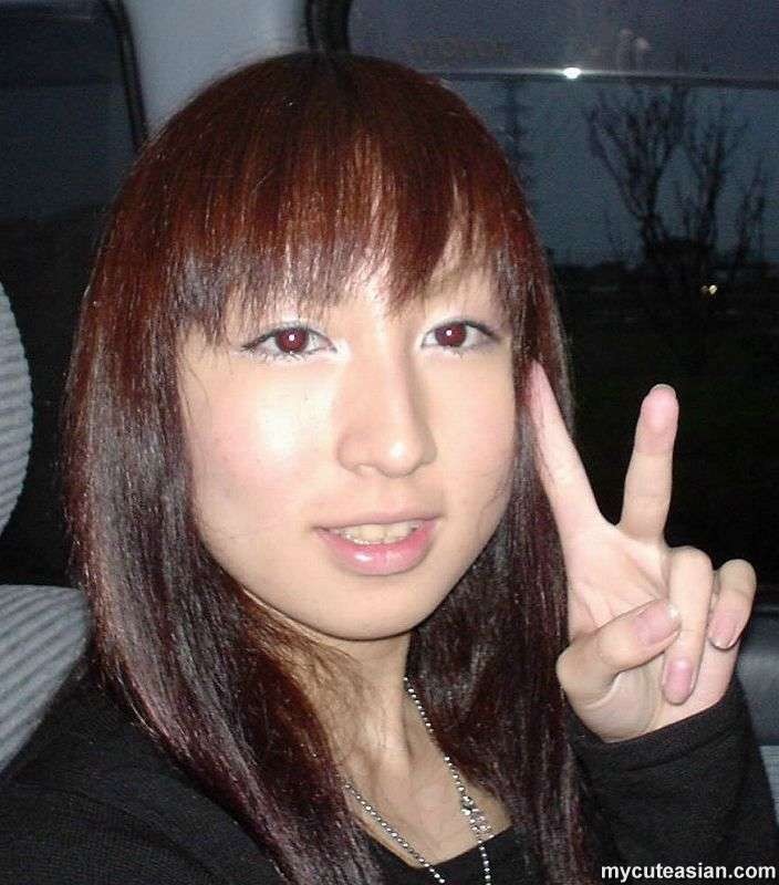 Asiatische Teenie fingert und zeigt ihre Muschi im Auto
 #69986951