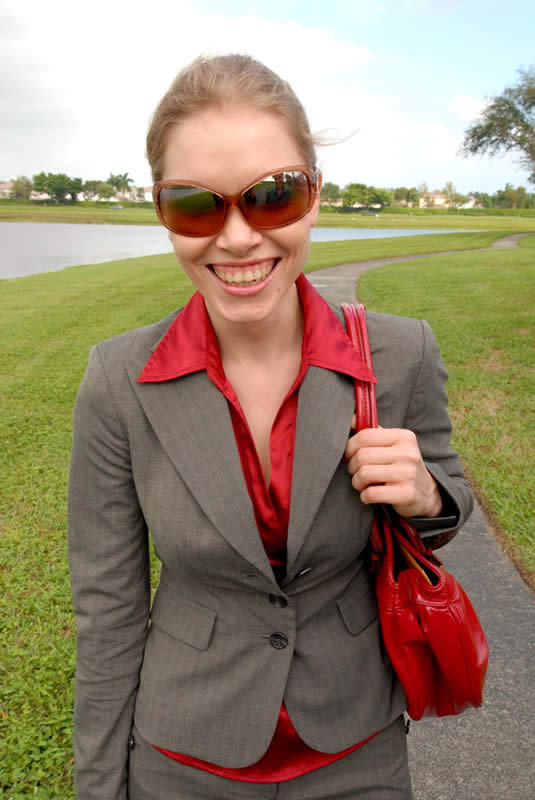 Vollbusige Fußball-Milf saugt einen jungen Hengst ab
 #78486304