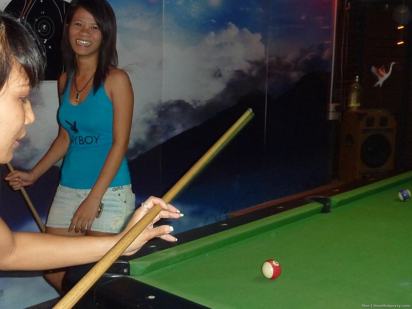 Betrunken thailändische Hure spielt Pool dann Bareback fickt Sextourist asiatische Pussy Banger
 #68082524