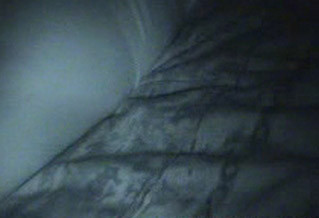 Ragazza bionda addormentata si spoglia nuda mentre dorme
 #67457407
