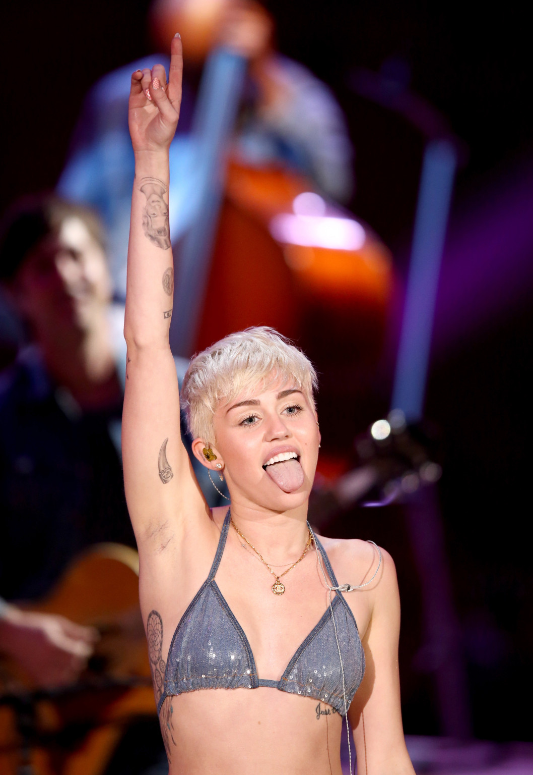 Miley Cyrusのコンサートでのセクシーな写真
 #75190360