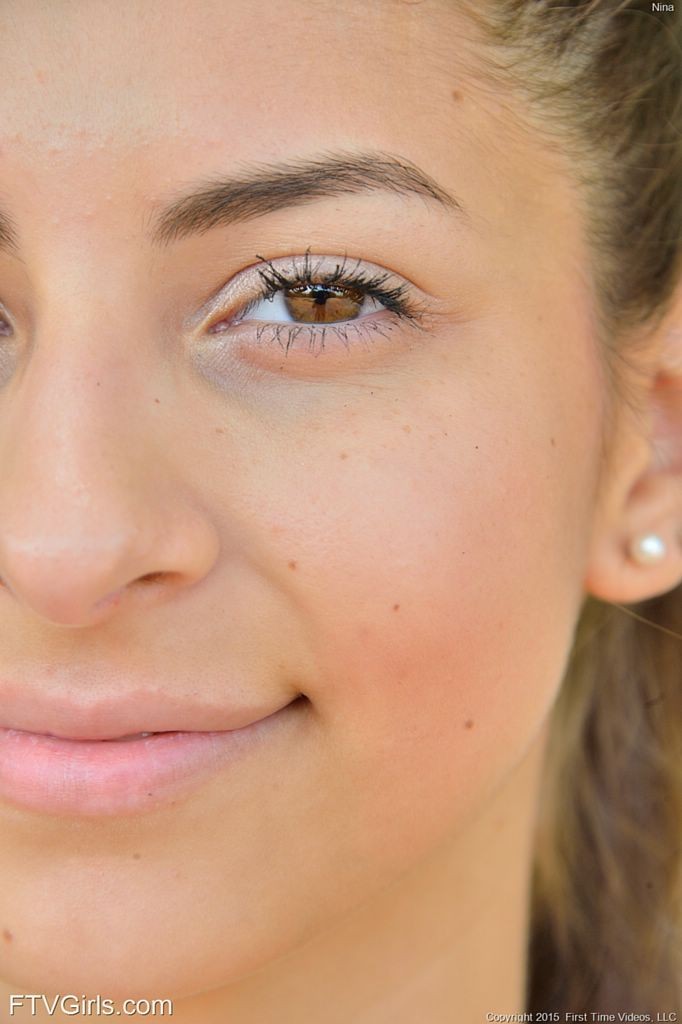 Travieso ejercicio chica
 #74655131