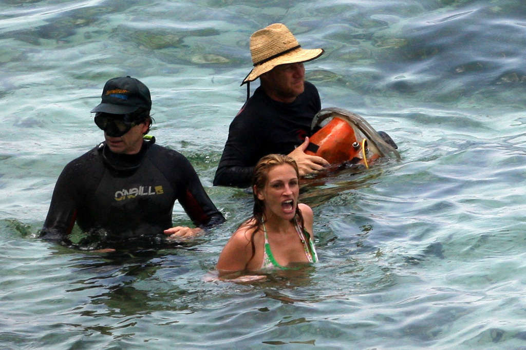 Julia Roberts exposing her tits in wet see thru shirt on film set #75376908