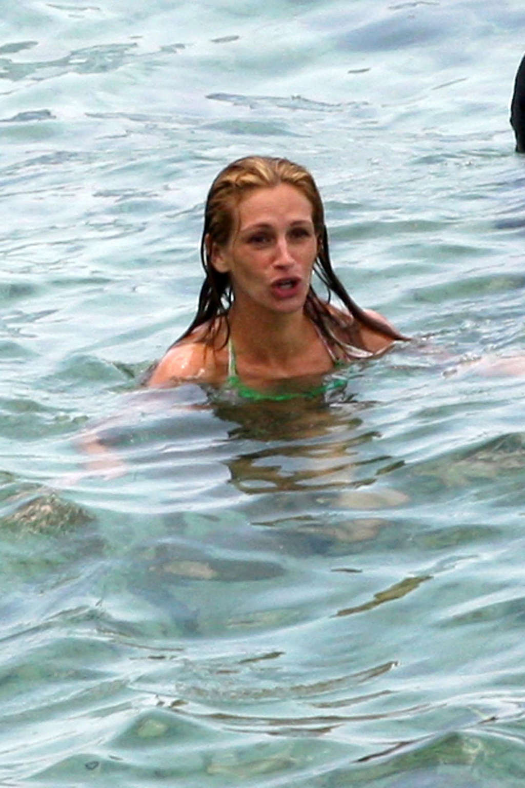 Julia roberts entblößt ihre Titten in nassem see-through-Shirt am Filmset
 #75377001