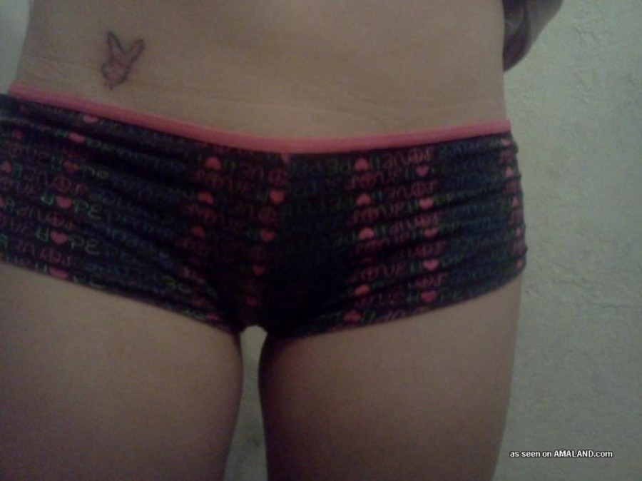 墨を塗ったティーンのアマチュア・キューティーの自撮り写真
 #67282445