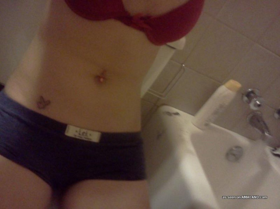 墨を塗ったティーンのアマチュア・キューティーの自撮り写真
 #67282459