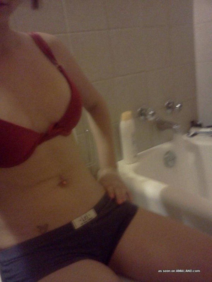 墨を塗ったティーンのアマチュア・キューティーの自撮り写真
 #67282475