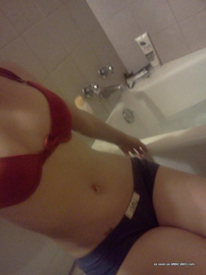 墨を塗ったティーンのアマチュア・キューティーの自撮り写真
 #67282483