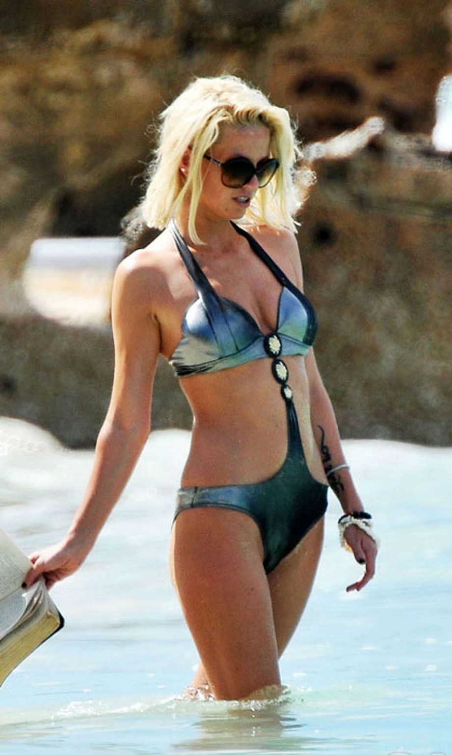 Sarah Harding looking vey hot and sexy in bikini on beach #75352724