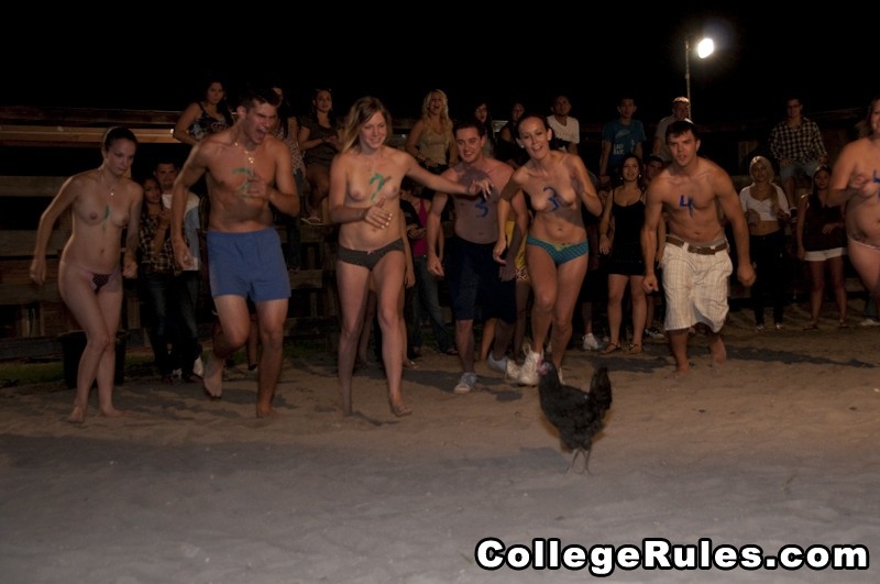 Betrunkenes College-Mädchen reitet auf schwarzem Schwanz nach Blowjob
 #74497216