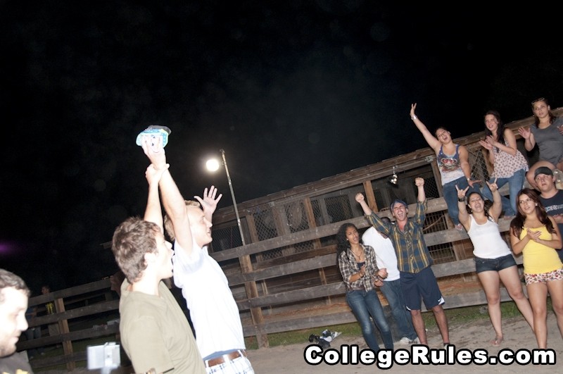 Betrunkenes College-Mädchen reitet auf schwarzem Schwanz nach Blowjob
 #74497219