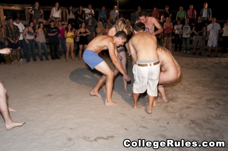 Betrunkenes College-Mädchen reitet auf schwarzem Schwanz nach Blowjob
 #74497240