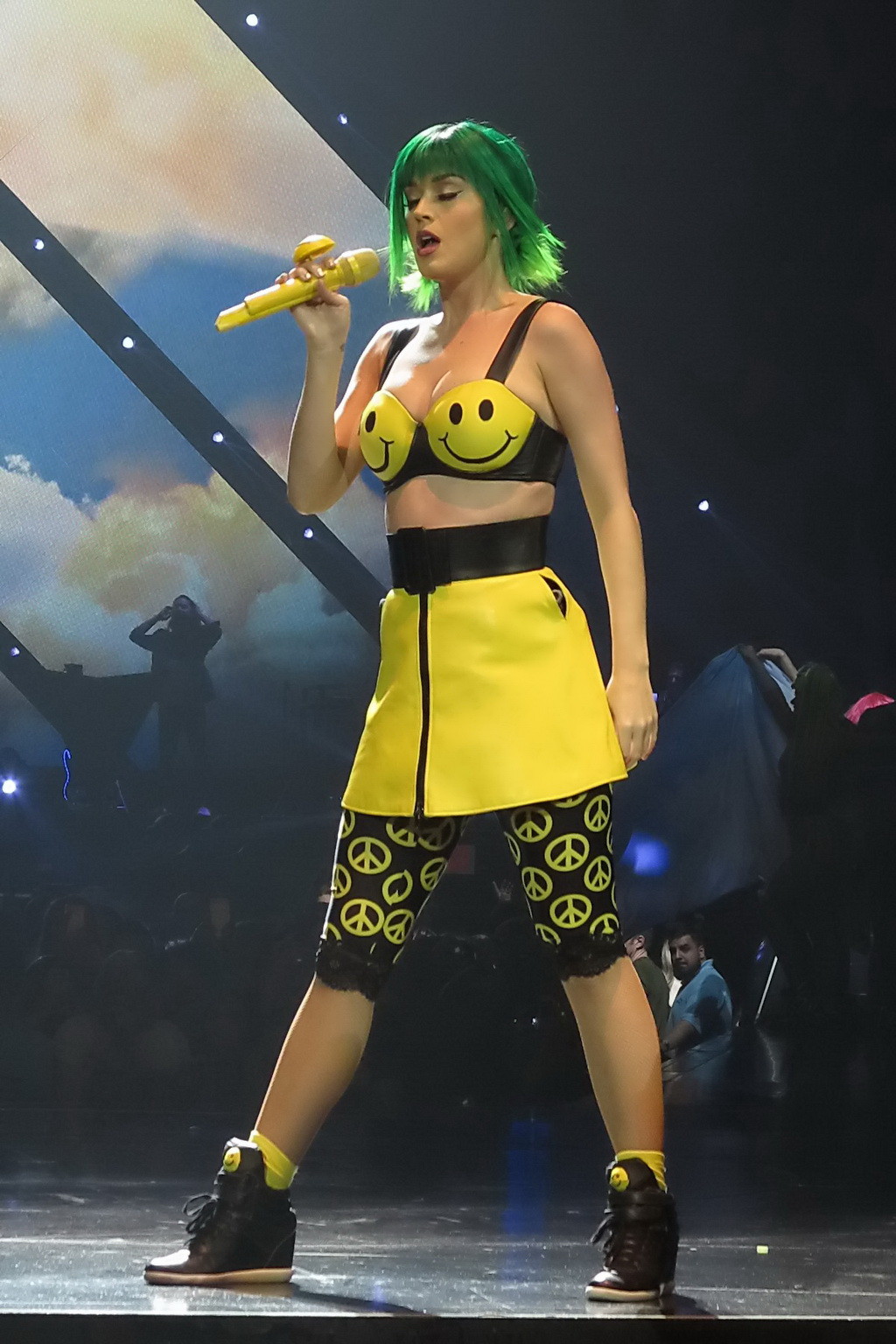 Katy Perry in winzigem Outfit bei einem Auftritt in der O2-Arena in London
 #75195231