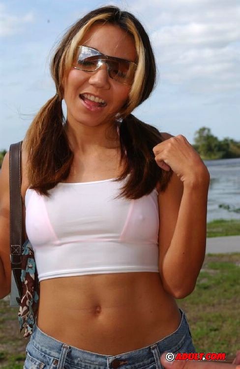 Joven asiática caliente da masaje de garganta profunda de la polla
 #69995952