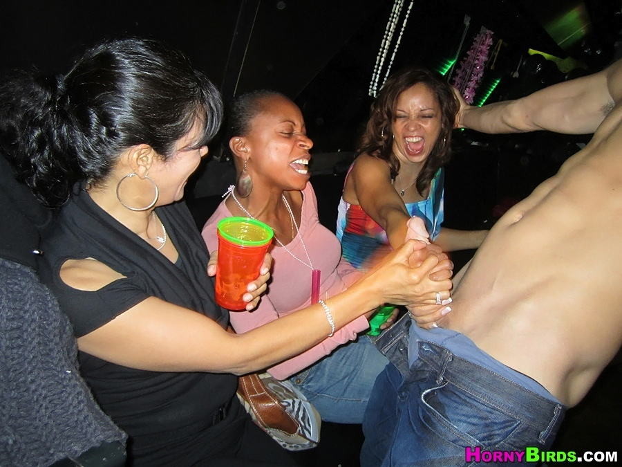 酔っぱらってムラムラしているcfnmの素人たちが自作の写真でチンポを使ってパーティーをする
 #73239646