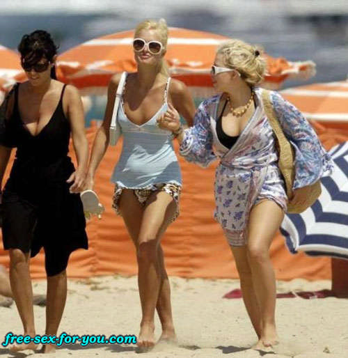 Paris Hilton flashing pussy and posing in bikini for paparazzi #75434868