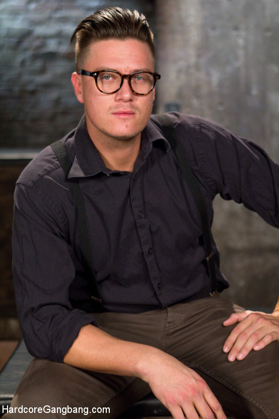 Daisy ducati lockt einen Raum voller Männer, um sie luftdicht zu stopfen!!!
 #68557625