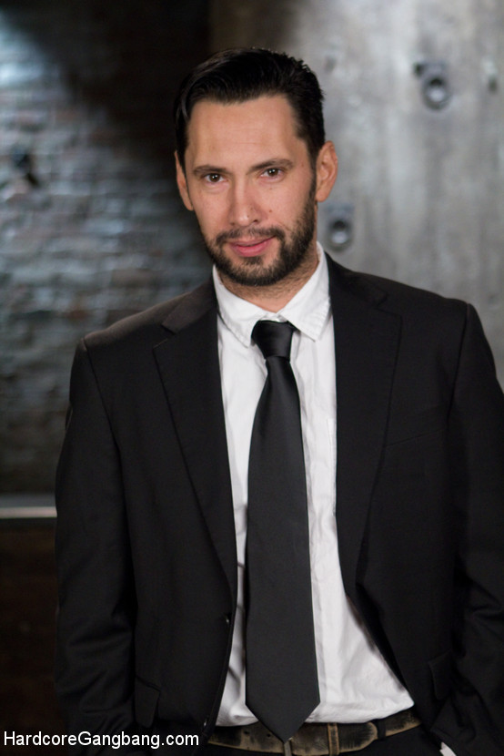 Daisy ducati lockt einen Raum voller Männer, um sie luftdicht zu stopfen!!!
 #68557650