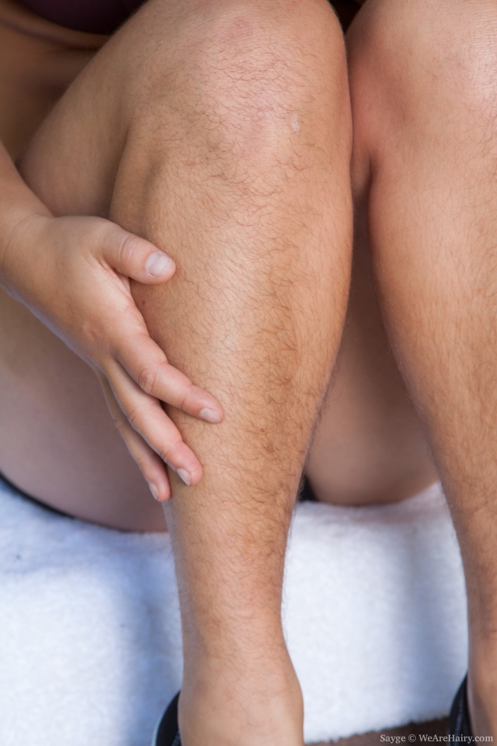 Sayge zieht sich im Freien aus und masturbiert allein
 #67653641