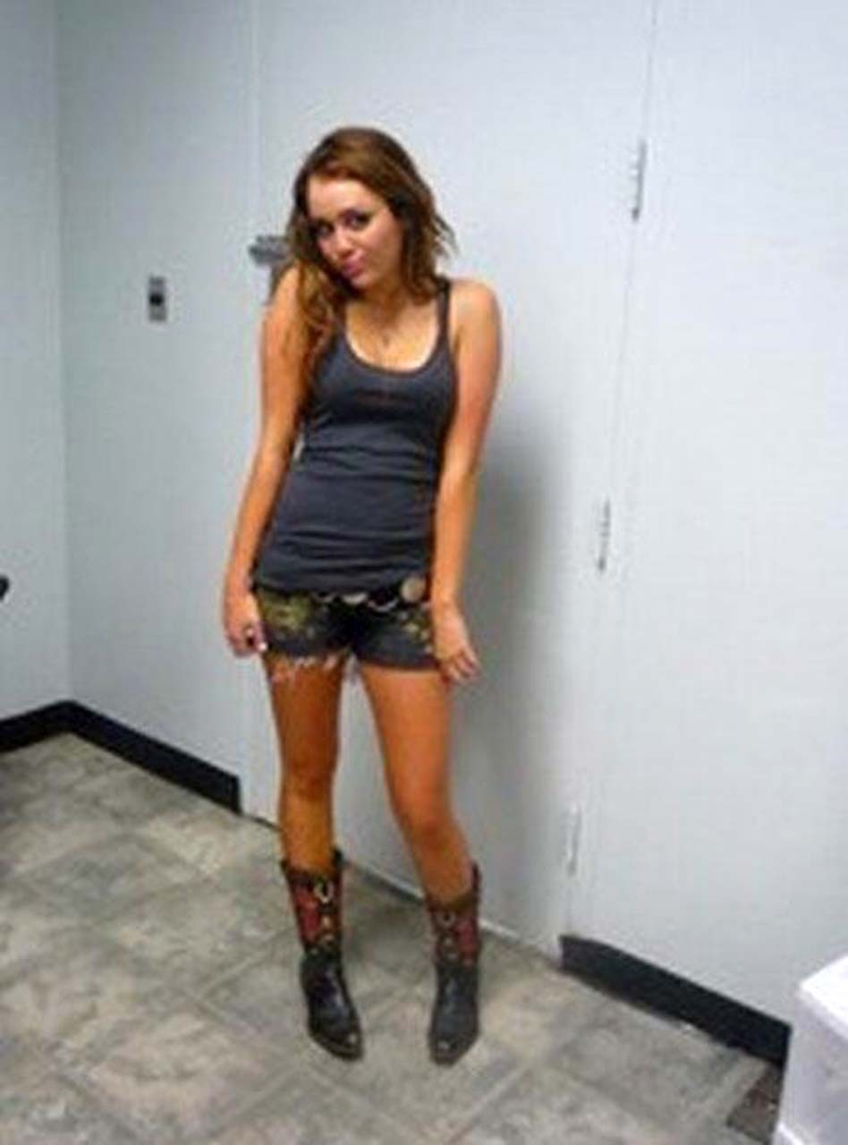 Miley Cyrus a l'air très sexy sur ses nouvelles photos.
 #75308295
