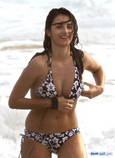 Adorabile attrice bruna penelope cruz esporre tette
 #75407765