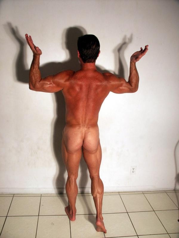 Sexy nackter älterer Bodybuilder
 #76997646