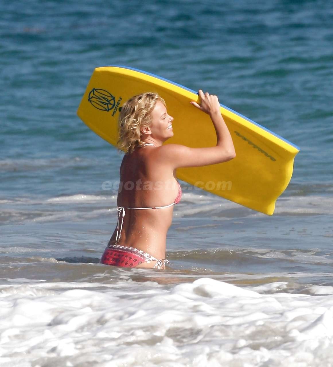 Charlize Theron enjoy playing in bikini on beach paparazzi pictures #75297154