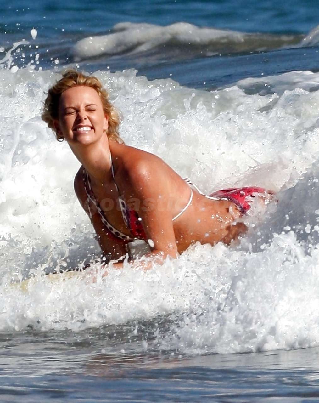 Charlize Theron enjoy playing in bikini on beach paparazzi pictures #75297161
