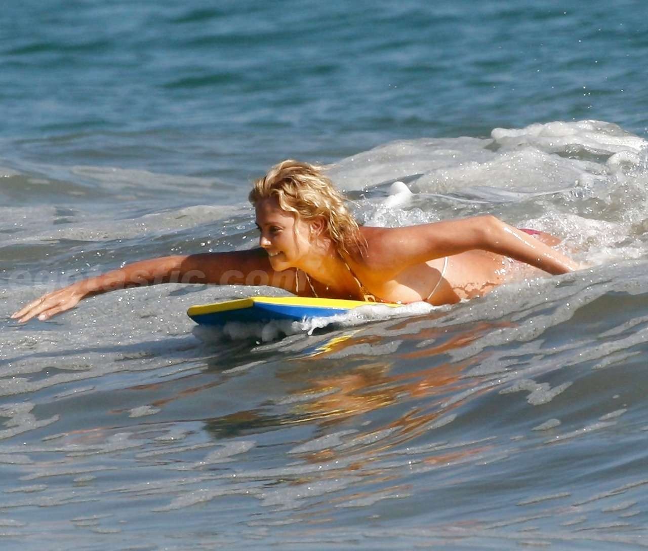 Charlize Theron enjoy playing in bikini on beach paparazzi pictures #75297176