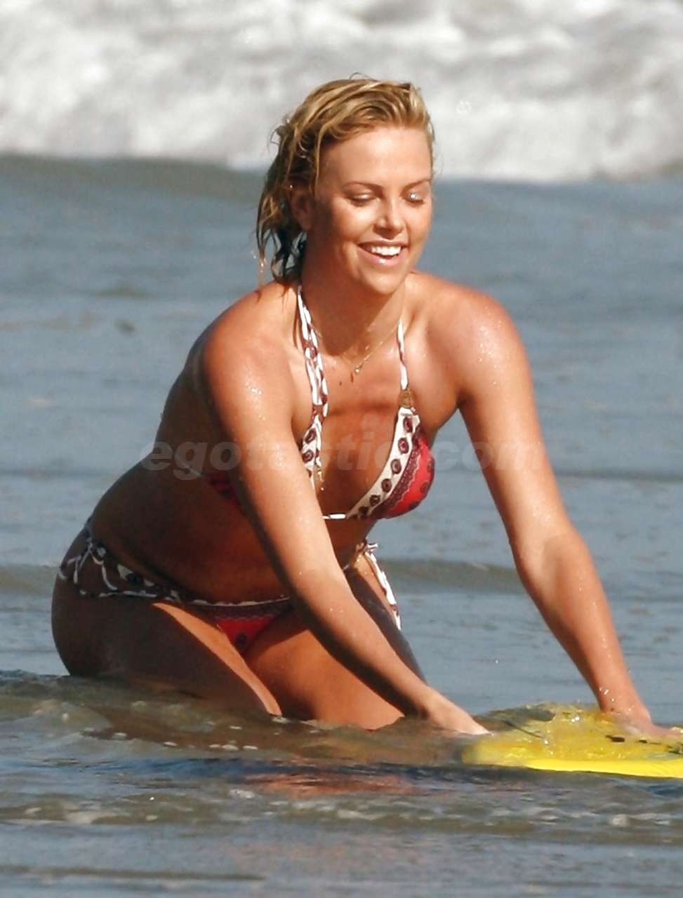 Charlize Theron enjoy playing in bikini on beach paparazzi pictures #75297224