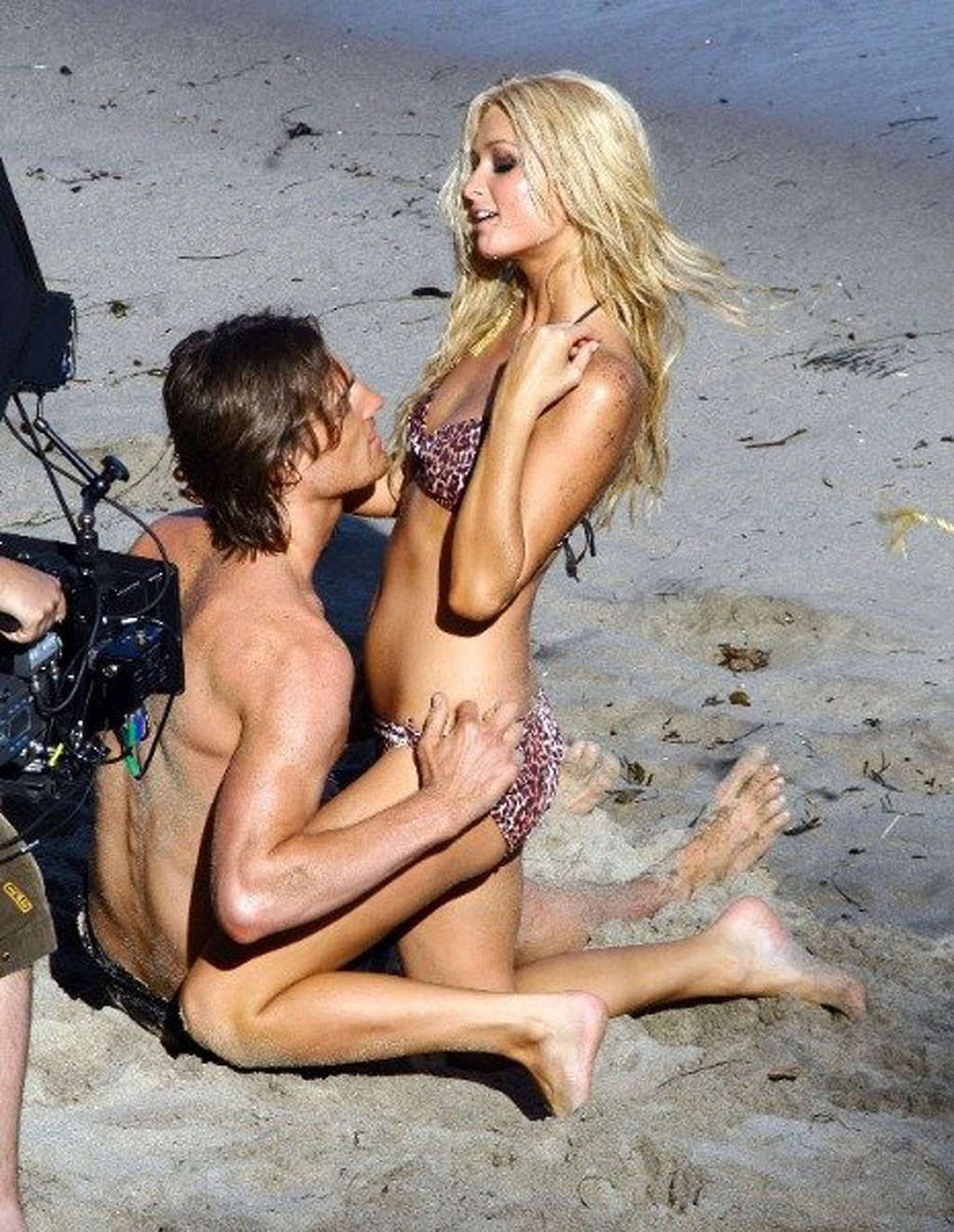 Paris Hilton molto sexy e scopare con un ragazzo sulla spiaggia
 #75328755