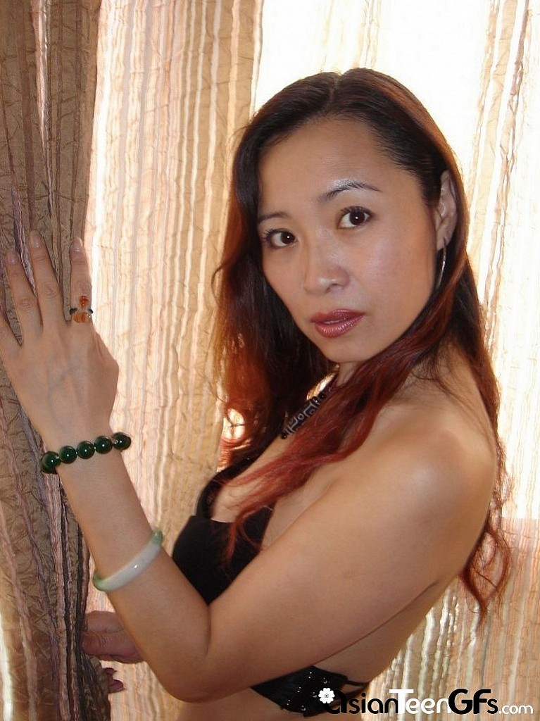 Fotos calientes de chicas asiáticas con el coño peludo
 #67168854