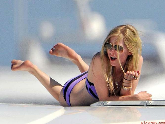 Avril Lavigne sexy and hot ass cleavage and bikini paparazzi photos #75285631