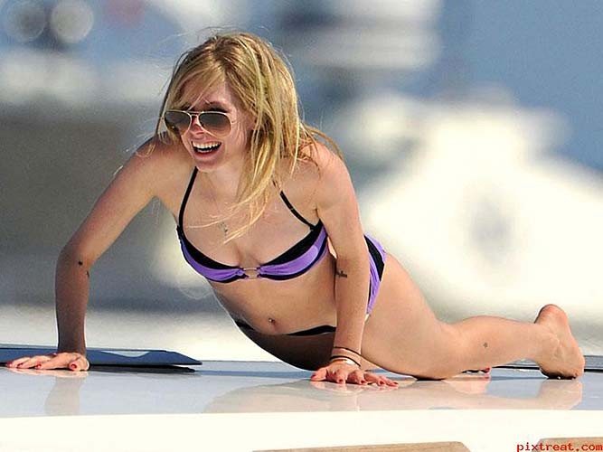 Avril Lavigne sexy and hot ass cleavage and bikini paparazzi photos #75285656
