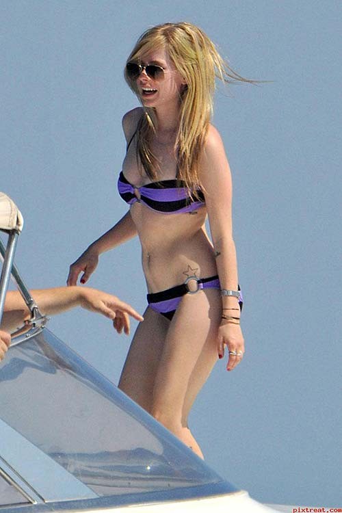 Avril Lavigne sexy and hot ass cleavage and bikini paparazzi photos #75285668