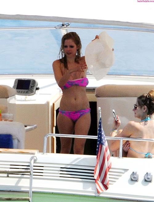 Avril Lavigne sexy and hot ass cleavage and bikini paparazzi photos #75285688