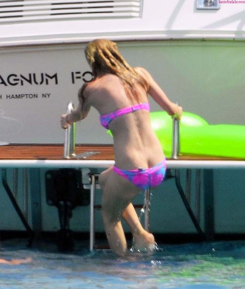 Avril Lavigne sexy and hot ass cleavage and bikini paparazzi photos #75285701