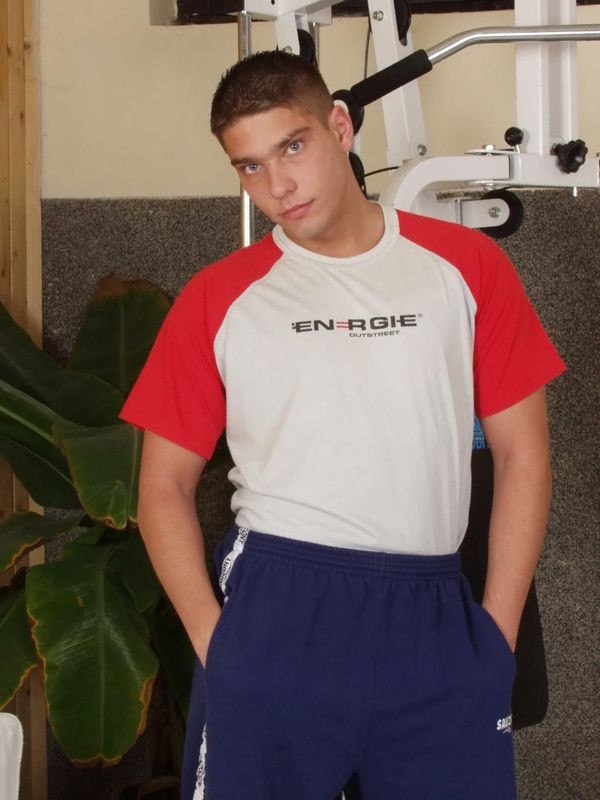 Peter bombeando en el gimnasio
 #76900239