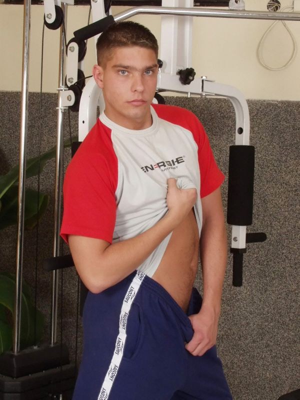 Peter bombeando en el gimnasio
 #76900245