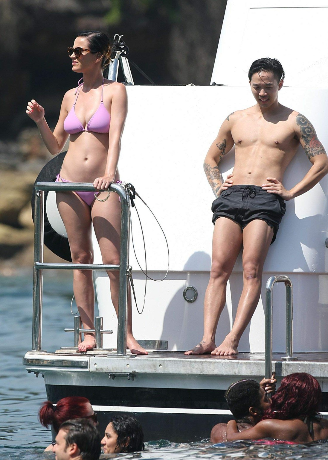 Katy Perry che mostra il suo corpo in bikini e cameltoe su uno yacht a Sydney
 #75180264