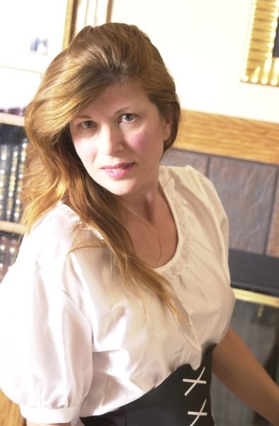 Madura de vestido corto
 #78535038