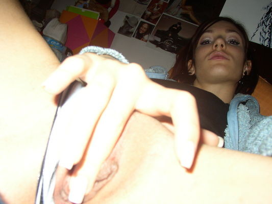 Amateur teen masturbiert für die Kamera
 #78404496