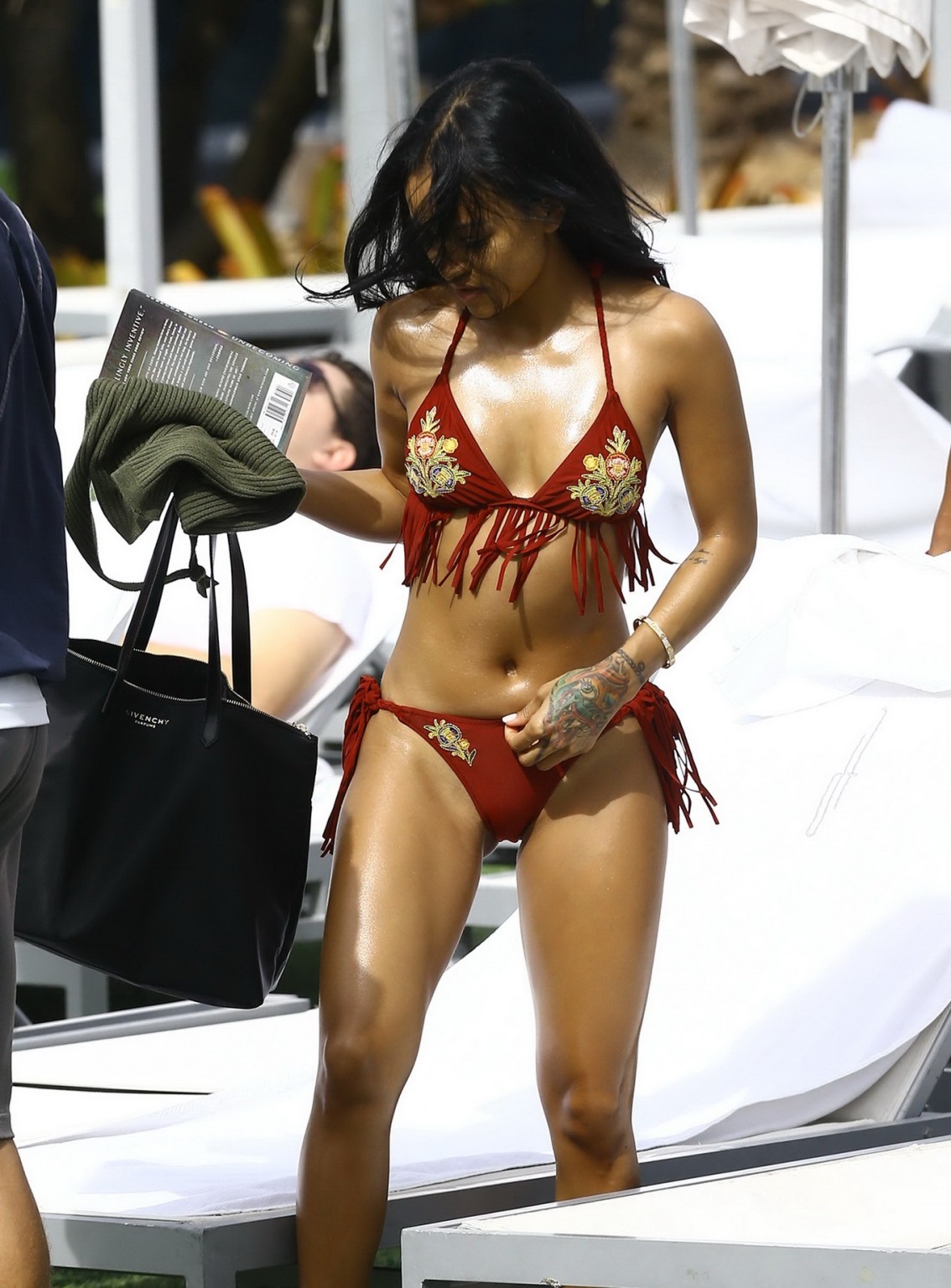 Karrueche tran busty e booty in piccolo bikini rosso a bordo piscina
 #75148506