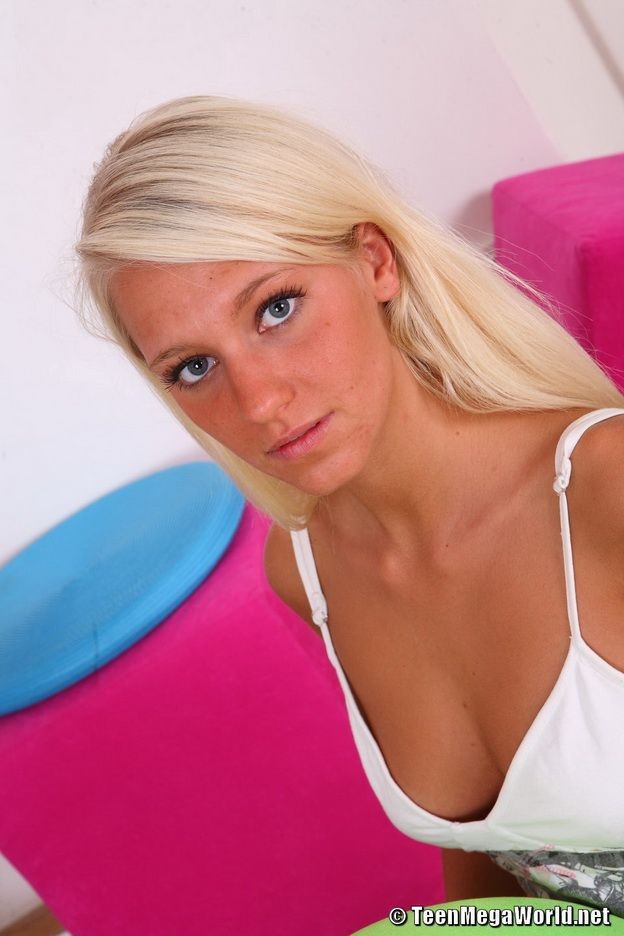 Blond teen europäisch engel gefickt schwer und creampied
 #75790617